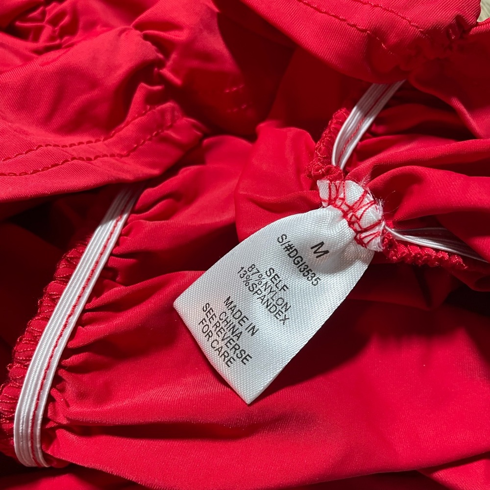 Red Dress - Picture 4 of 5